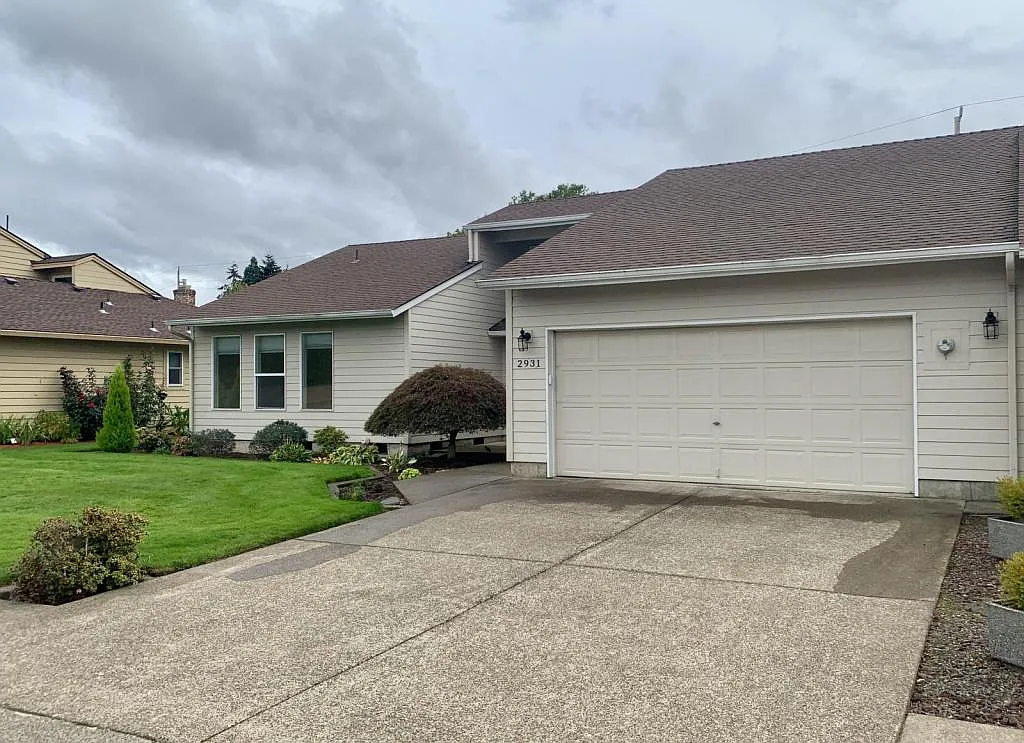 Building Photo - 2931 Cedarwood Ct SE