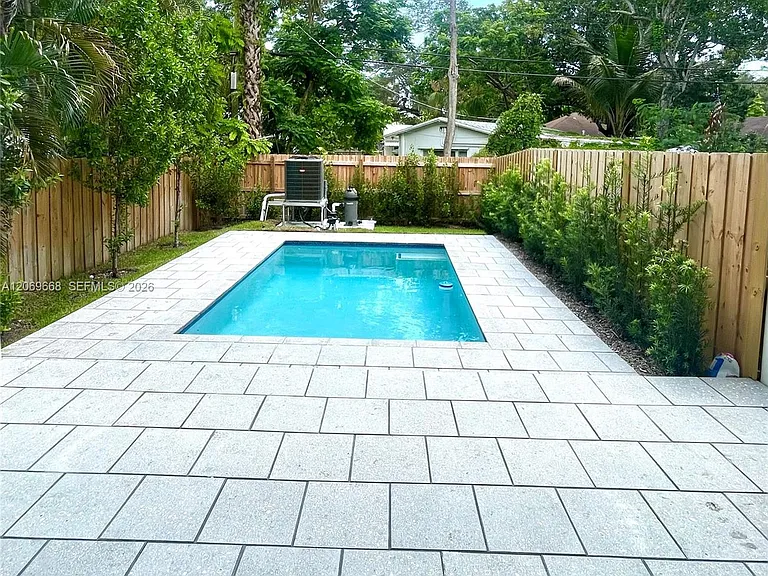602 SW 7th Ave #0 — Photo 3