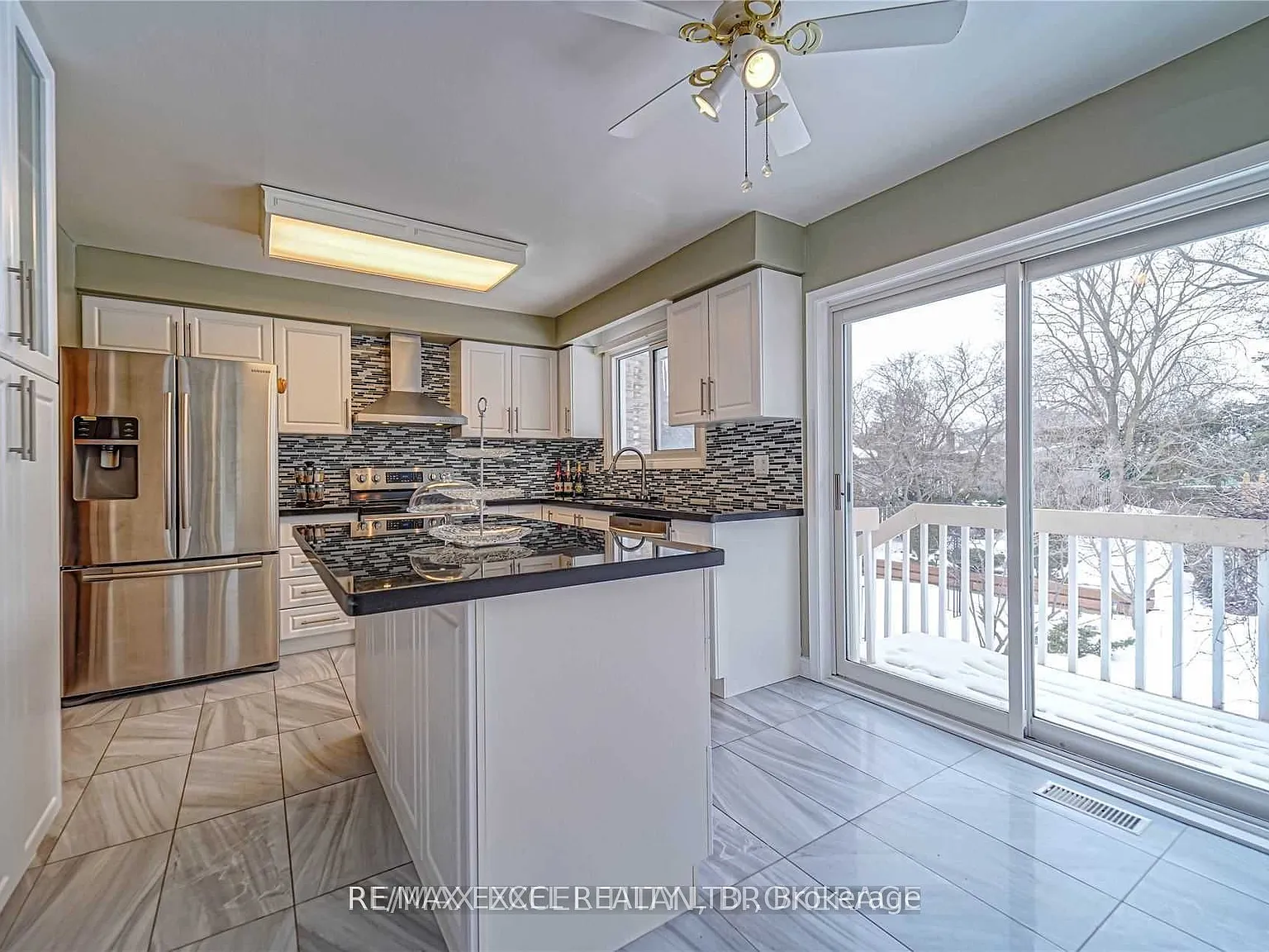 3 bed, $3,000 — Photo 2