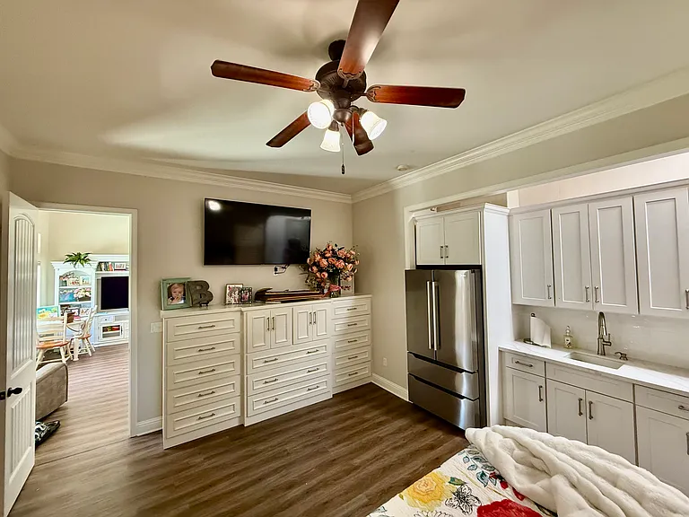 480 W Warwick Ave — Photo 22