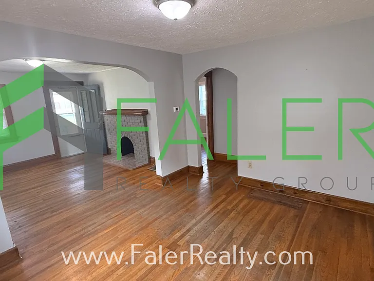 1718 John Glenn Rd — Photo 4