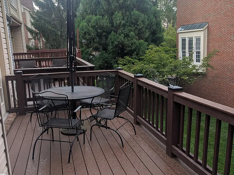 11908 Matthews Ct — Photo 10