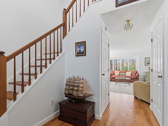 4th image of 404 Admiralty Hts #404