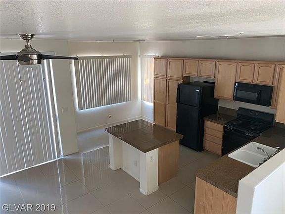 3rd image of 608 Desert Silk Ct