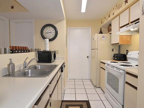 5th image of 3016 Parkway Blvd APT 210