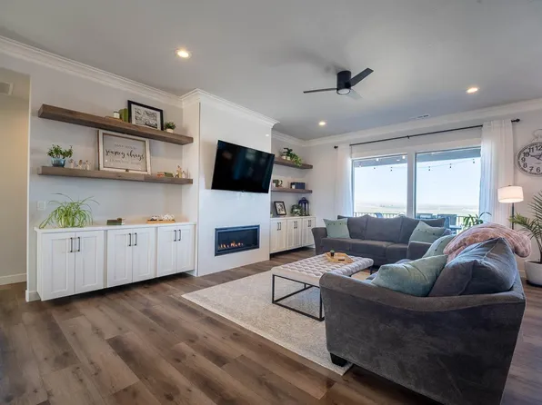 7060 Ithaca St, West Richland, WA 99353