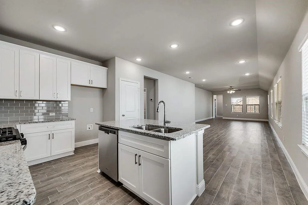 3 bed, 1704 sqft, $2,200 — Photo 3
