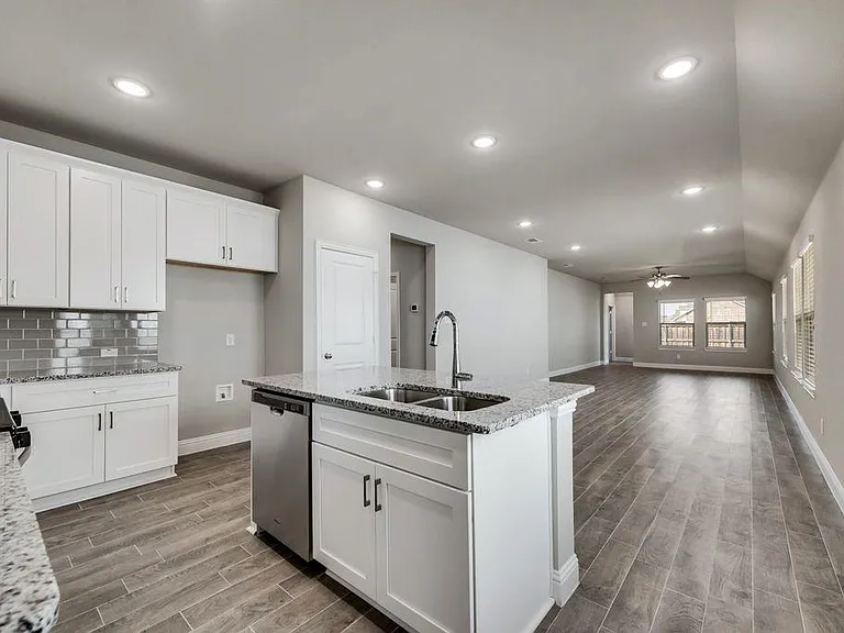 1080 Norias Dr — Photo 3
