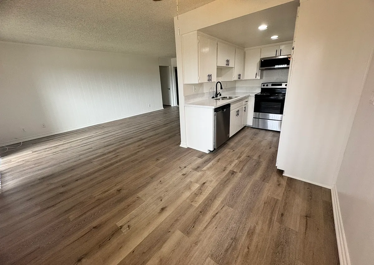 2 bedroom kitchen/dining/living room - Sun Harbour