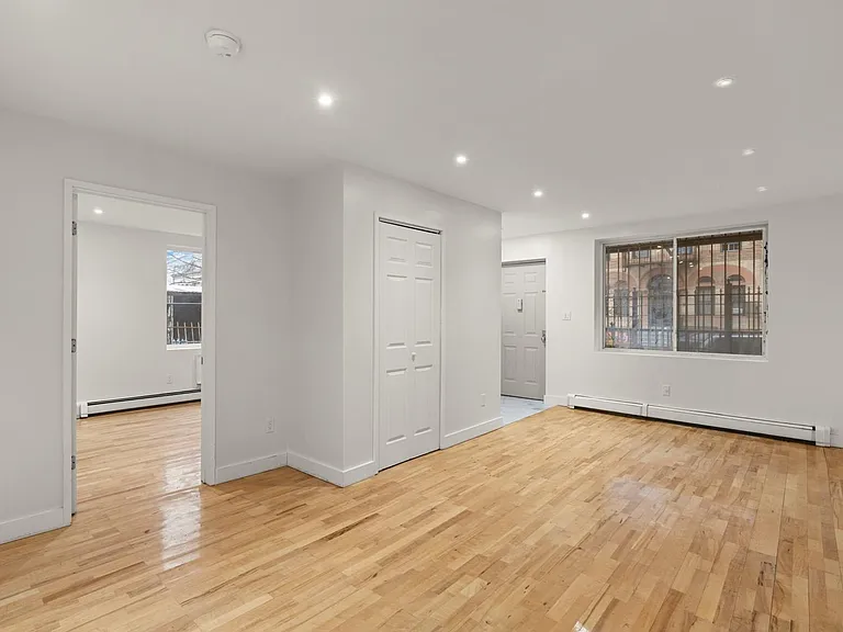 385 Vernon Ave #1E — Photo 3