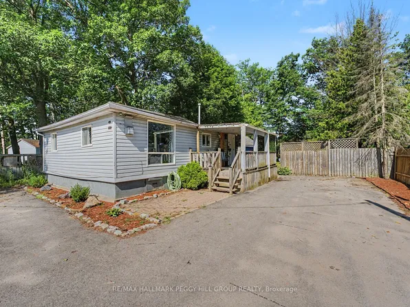 60 Laidlaw St, Wasaga Beach, ON L9Z 2L2