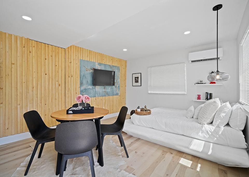 1st image of 1521 NE 148th St #2