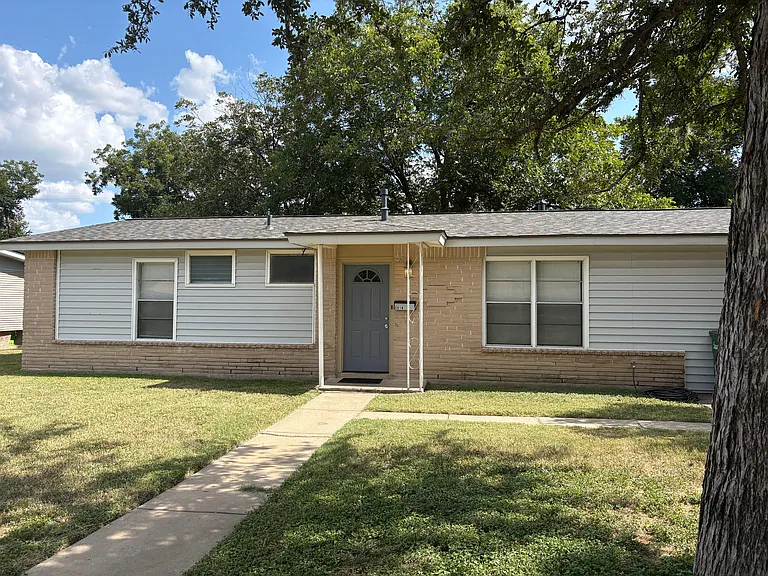 5018 Mary Diane Dr — Photo 1