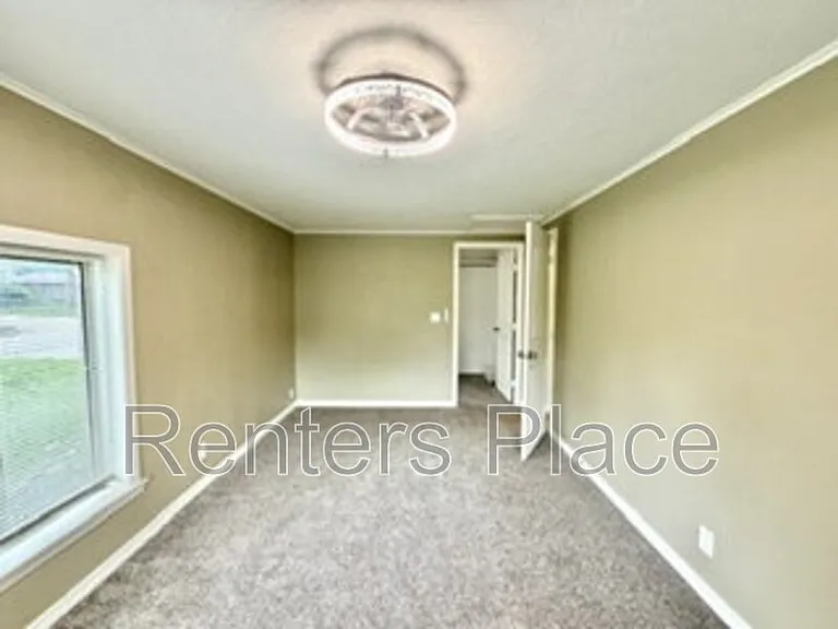 5501 S Newport Ave — Photo 16