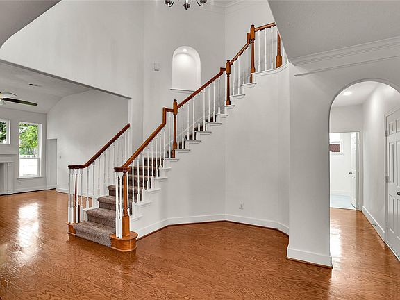 4th image of 19307 Sun River Ln