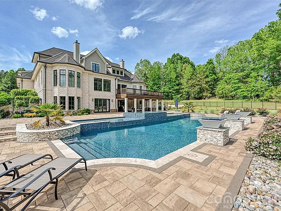 2nd image of 1430 Rosehill Dr