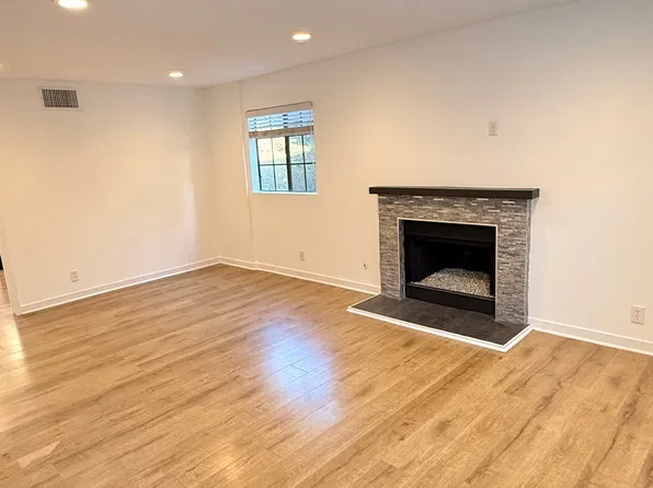 9325 Sunland Park Dr APT 28, Sun Valley, CA 91352