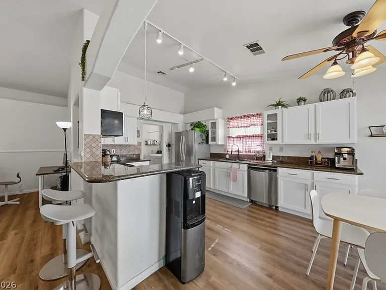 4251 Valley Royal Dr — Photo 6