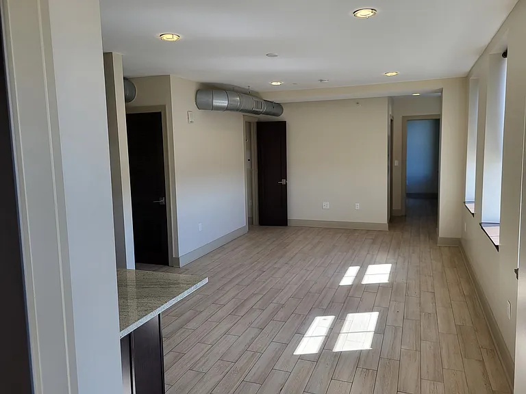 600 W Main St #605 — Photo 9
