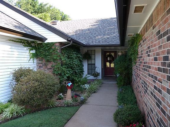 2nd image of 3217 Crown Feathers Dr