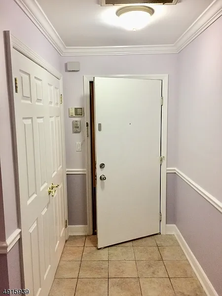 1 bed, 1035 sqft, $2,000 — Photo 2
