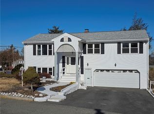 27 Aurelia Dr, Providence, RI 02909