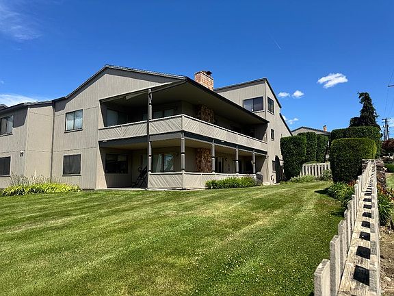 Upper unit with stairless front entry