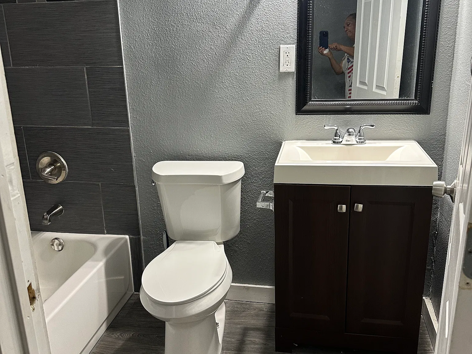 311 Glamis Ave — Photo 3