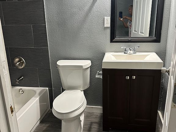 3rd image of 311 Glamis Ave Unit 1