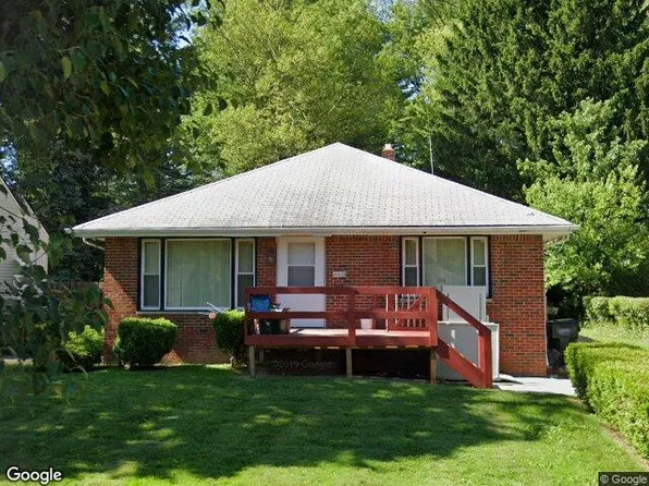 19905 Gladstone Rd, Warrensville Heights, OH 44122