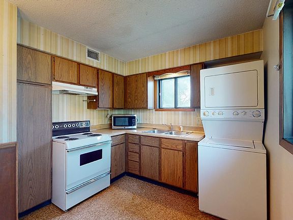 2nd image of 4400 Castlewood Pl Unit 2