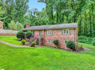 7 River Oaks Dr, Greenville, SC 29611