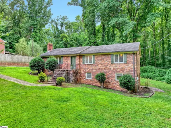 7 River Oaks Dr, Greenville, SC 29611