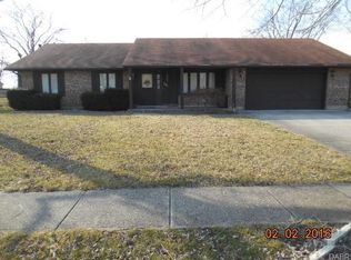 281 Scott Dr, Englewood, OH