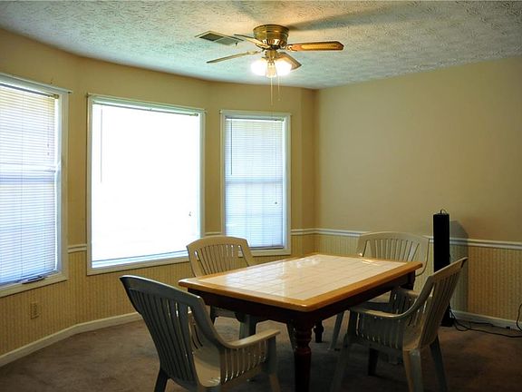 5th image of 335 Farm Place Ct NE