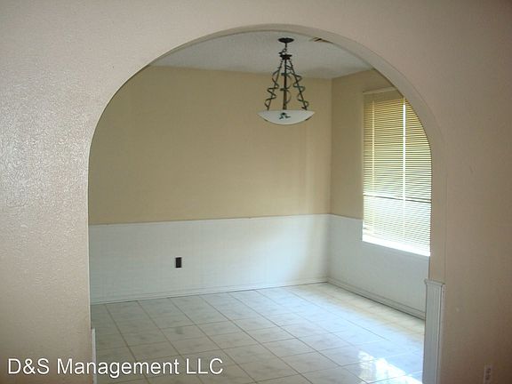 4th image of 8212 S Douglas Dr
