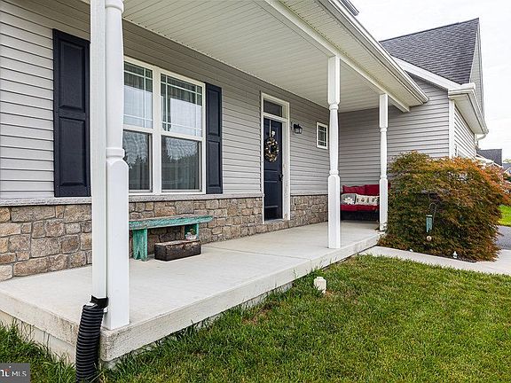2nd image of 1341 Emilys Ct