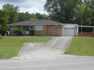 945 Cemetery Rd, Oliver Springs, TN 37840