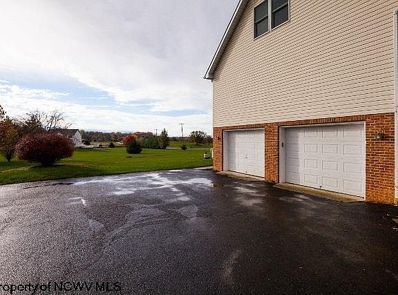3rd image of 18 Edgewood Dr