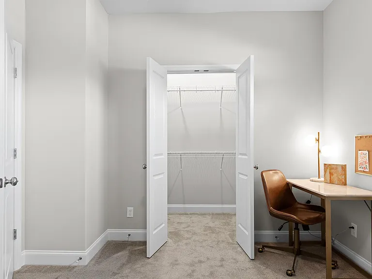 658 Bellingham Dr NE — Photo 26
