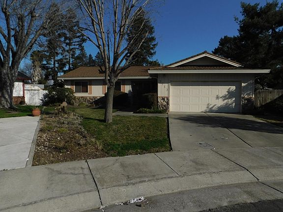 3rd image of 2713 Angel Dr