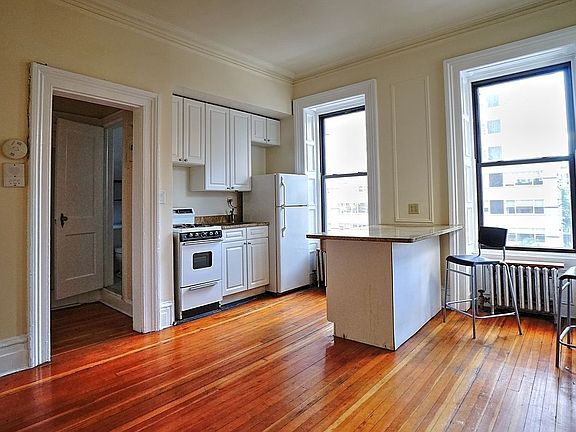 5th image of 300 E 69th St #4W