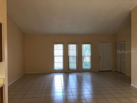 3rd image of 402 Buttonwood Dr