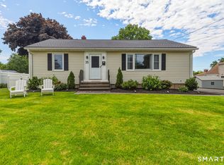 35 Birchwood Sq, Stratford, CT 06614