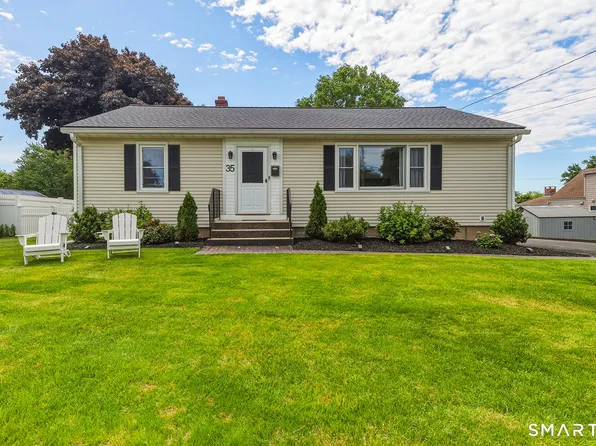 35 Birchwood Square, Stratford, CT 06614