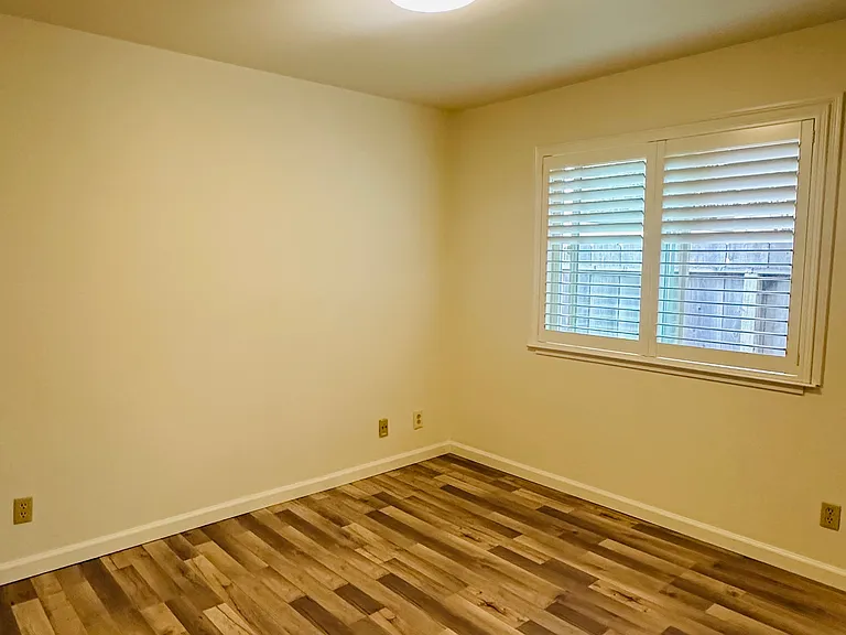 542 Sloat Ave #4 — Photo 6