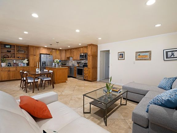 5th image of 814 Camino Real Unit 104
