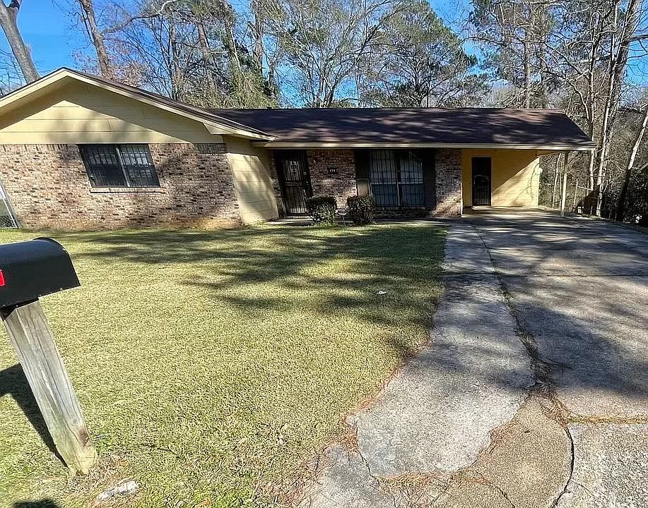 1st image of 154 E Woodcrest Dr