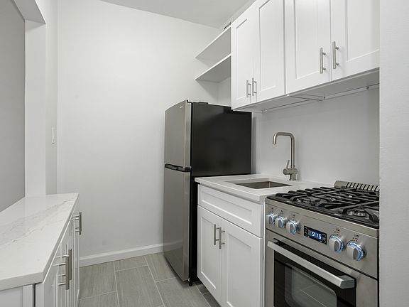 4th image of 649 2nd Ave APT 4D