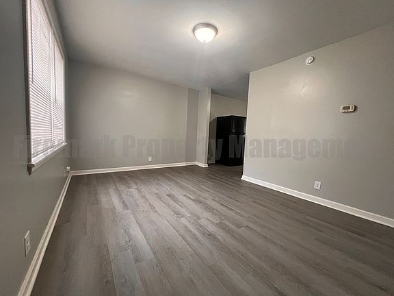 5th image of 902 E Preston St #0